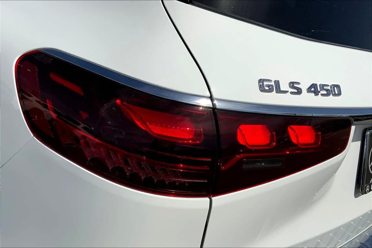 2025 Mercedes-Benz GLS 450 - Image 6