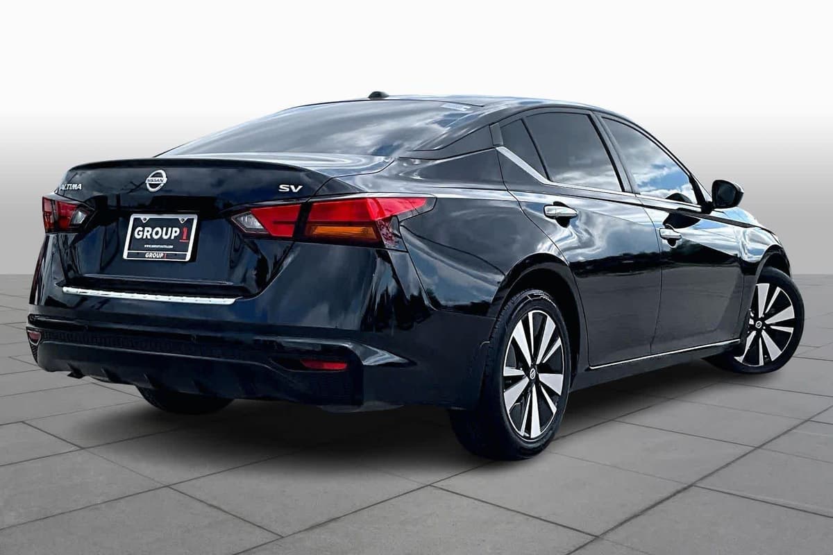 2022 Nissan Altima - Image 13