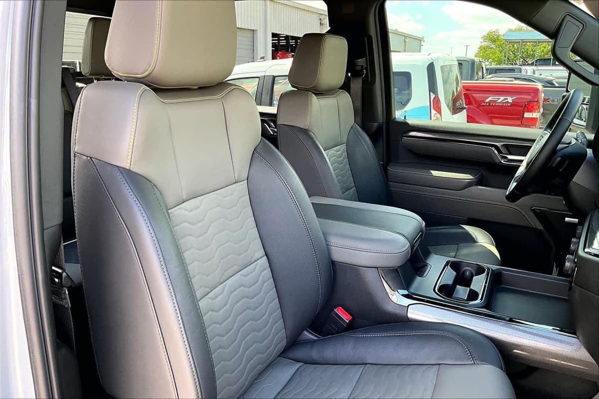 2024 Chevrolet Silverado 2500HD - Image 11