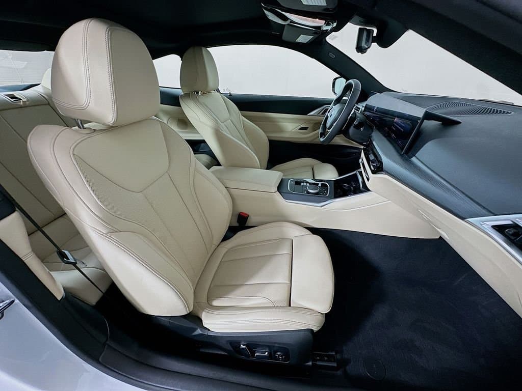 2025 BMW 4 Series - Image 29