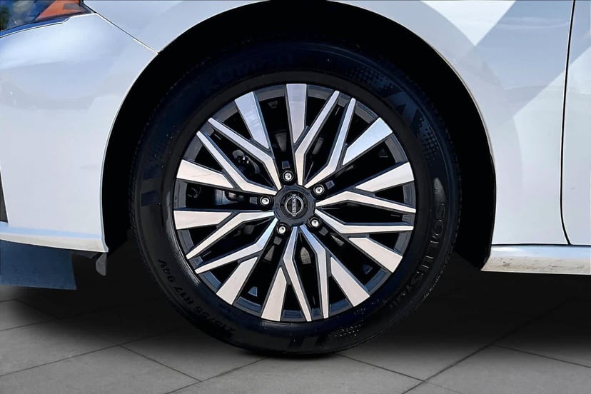 2025 Nissan Altima - Image 11