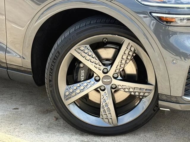 2023 Genesis GV70 - Image 2