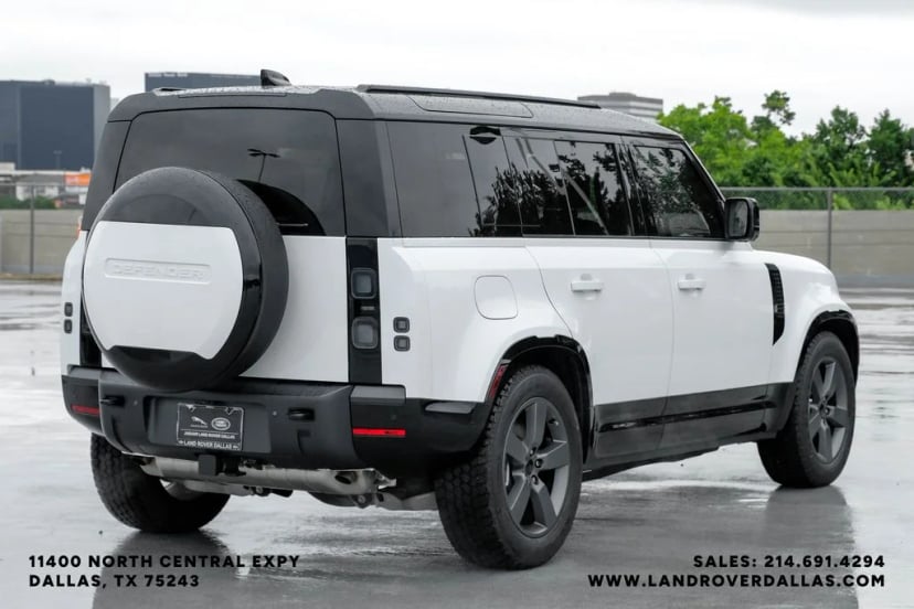 2026 Land Rover Defender 110 - Image 8