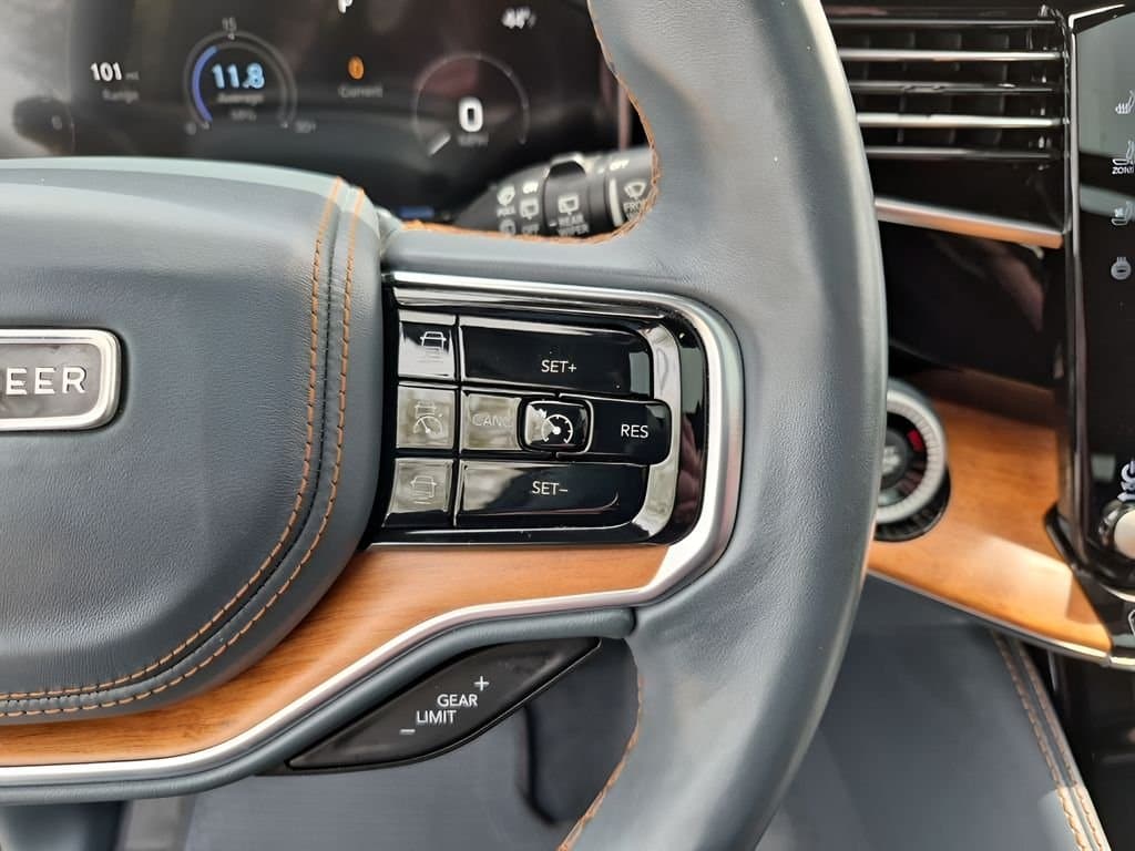 2022 Jeep Grand Wagoneer - Image 37