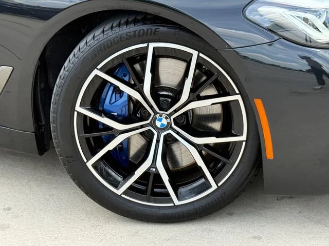 2023 BMW 5 Series - Image 2