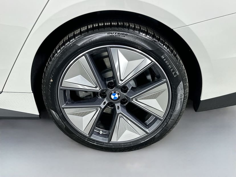 2026 BMW i4 - Image 23