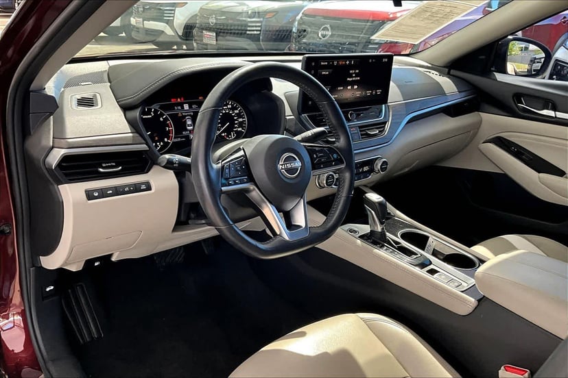 2023 Nissan Altima - Image 18