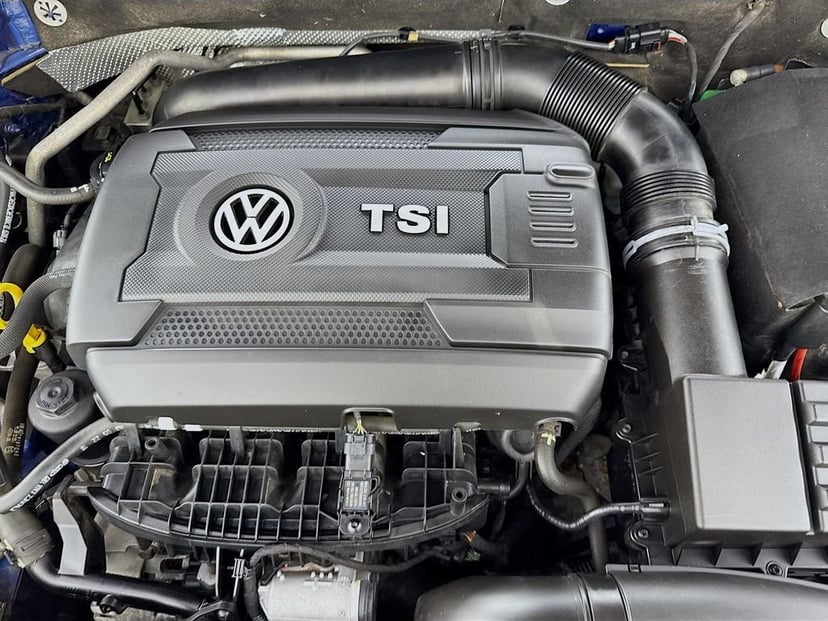 2017 Volkswagen Passat - Image 36
