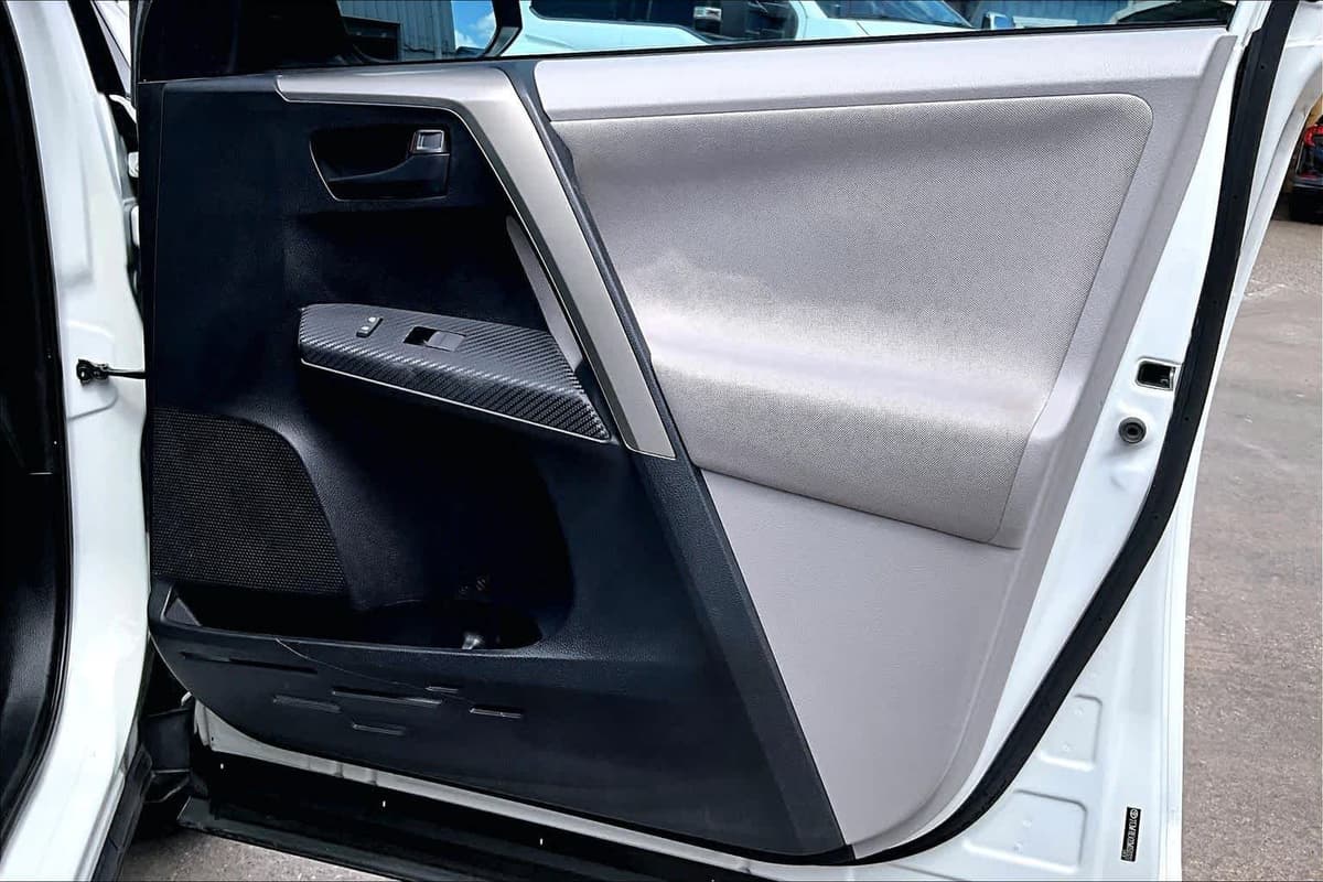 2013 Toyota RAV4 - Image 26