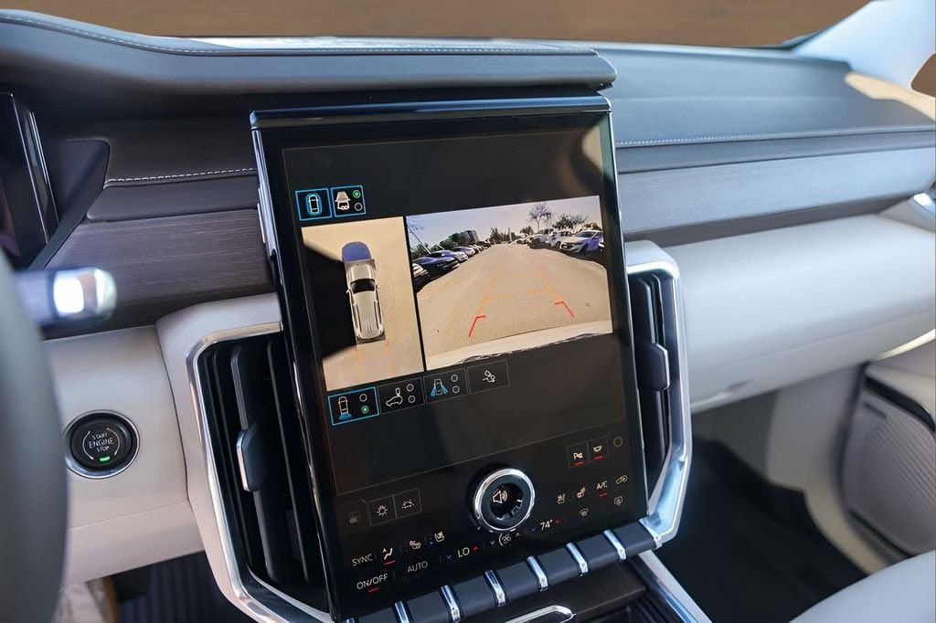 2026 GMC Acadia - Image 17