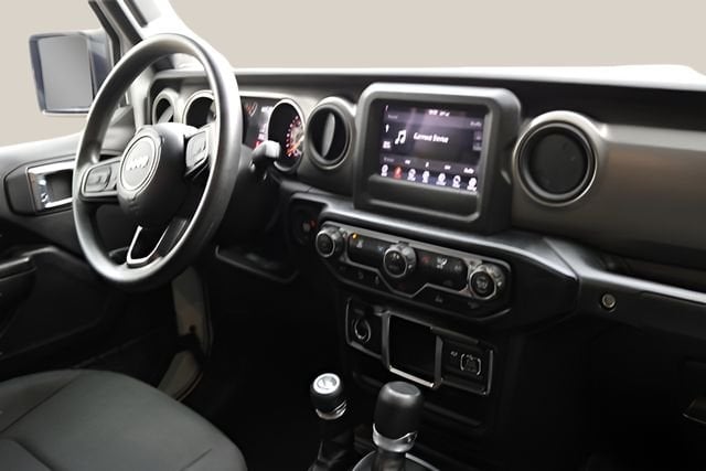 2022 Jeep Gladiator - Image 17