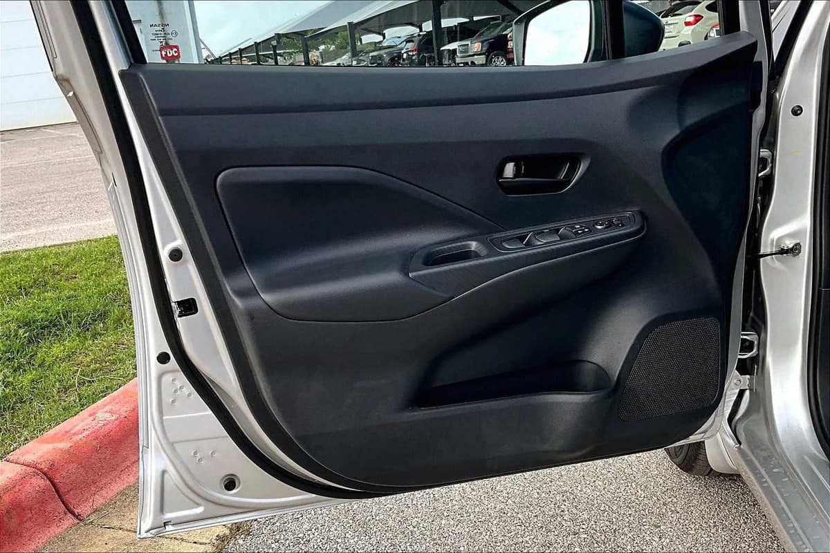 2025 Nissan Versa - Image 13