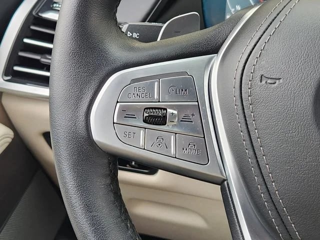 2022 BMW X7 - Image 27
