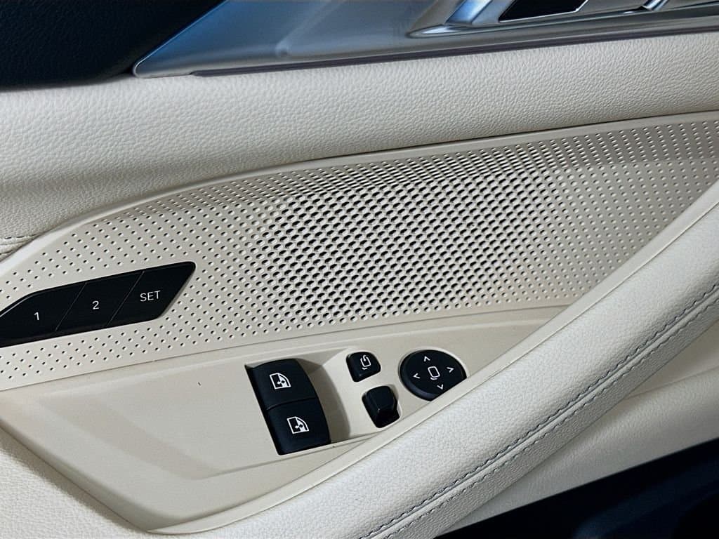 2025 BMW 4 Series - Image 19