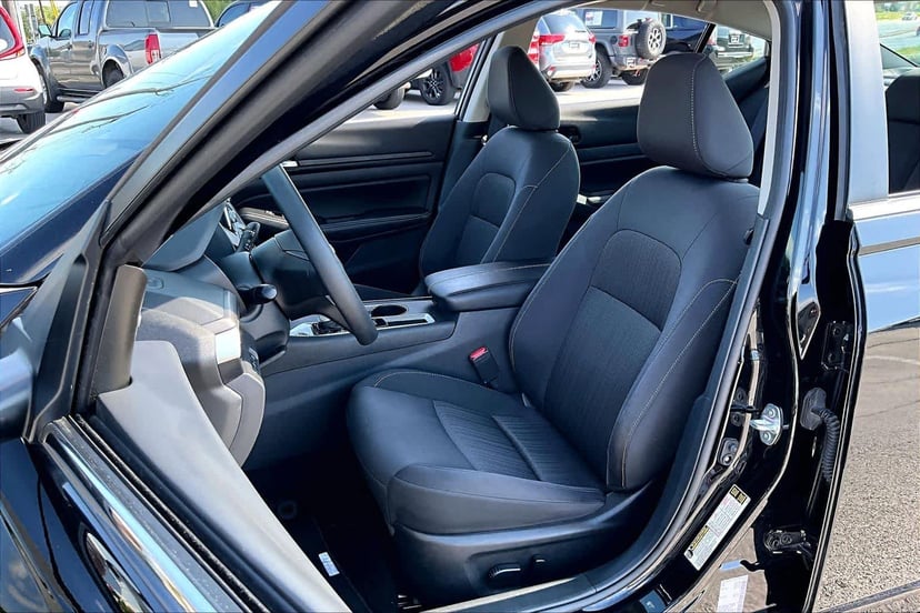 2025 Nissan Altima - Image 8