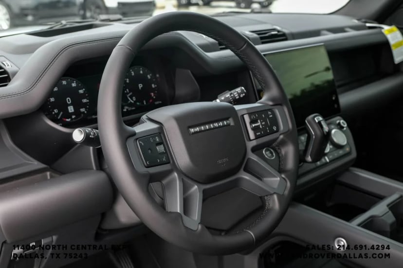 2026 Land Rover Defender 130 - Image 15