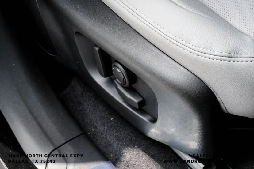 2026 Land Rover Range Rover Velar - Image 32