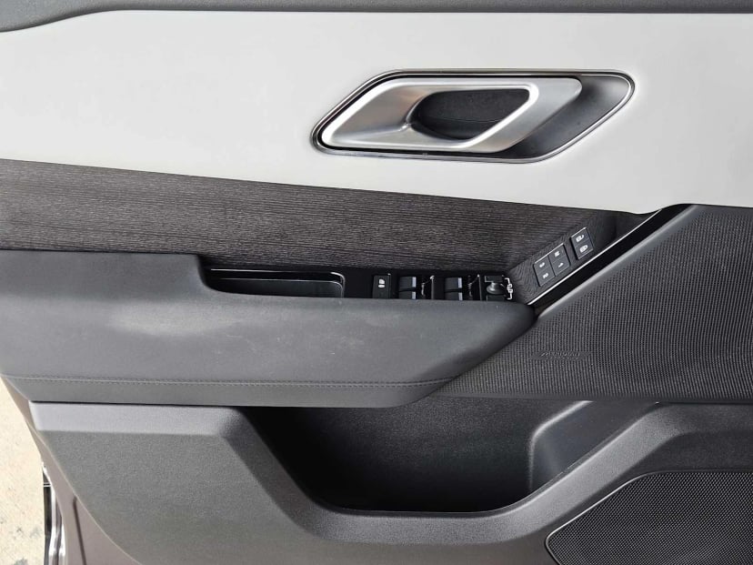 2025 Land Rover Range Rover Velar - Image 22