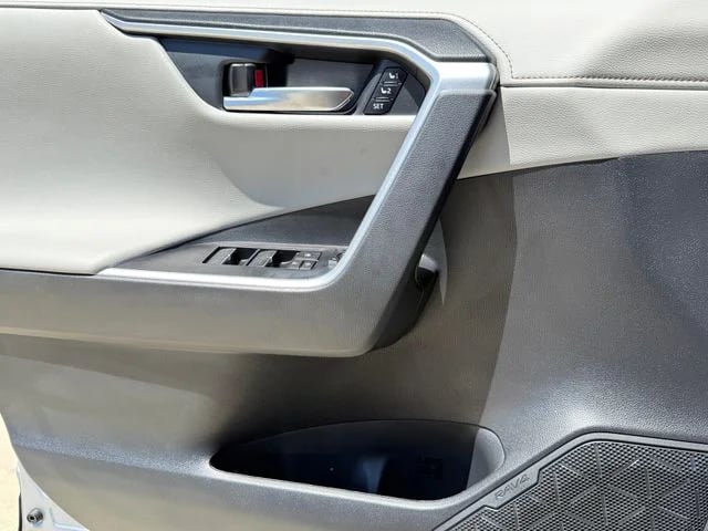 2023 Toyota RAV4 Hybrid - Image 22