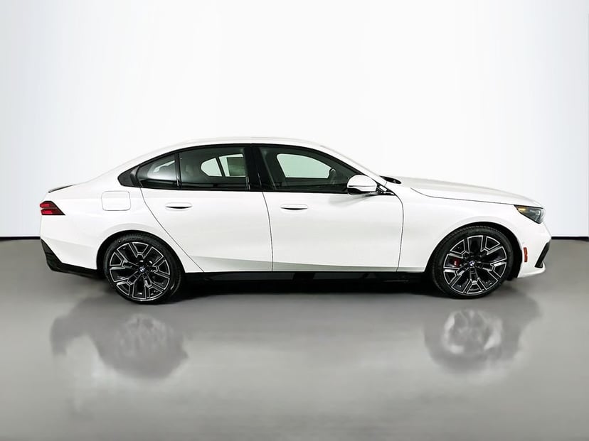 2026 BMW i5 - Image 4