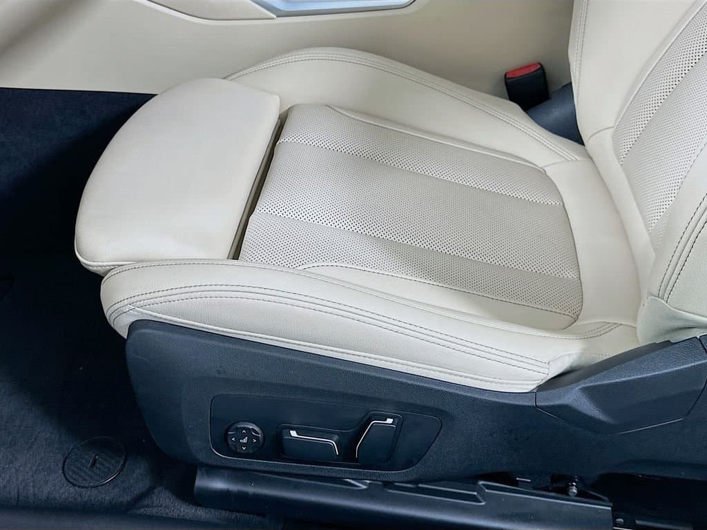 2025 BMW 4 Series - Image 20