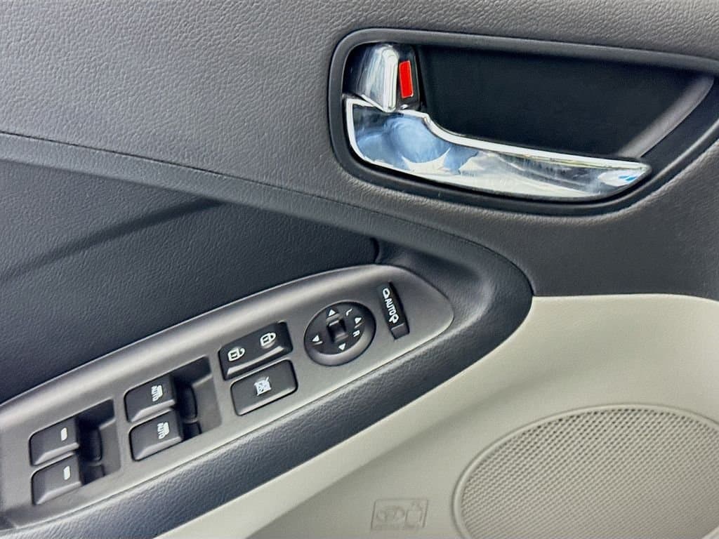 2016 KIA Forte - Image 21