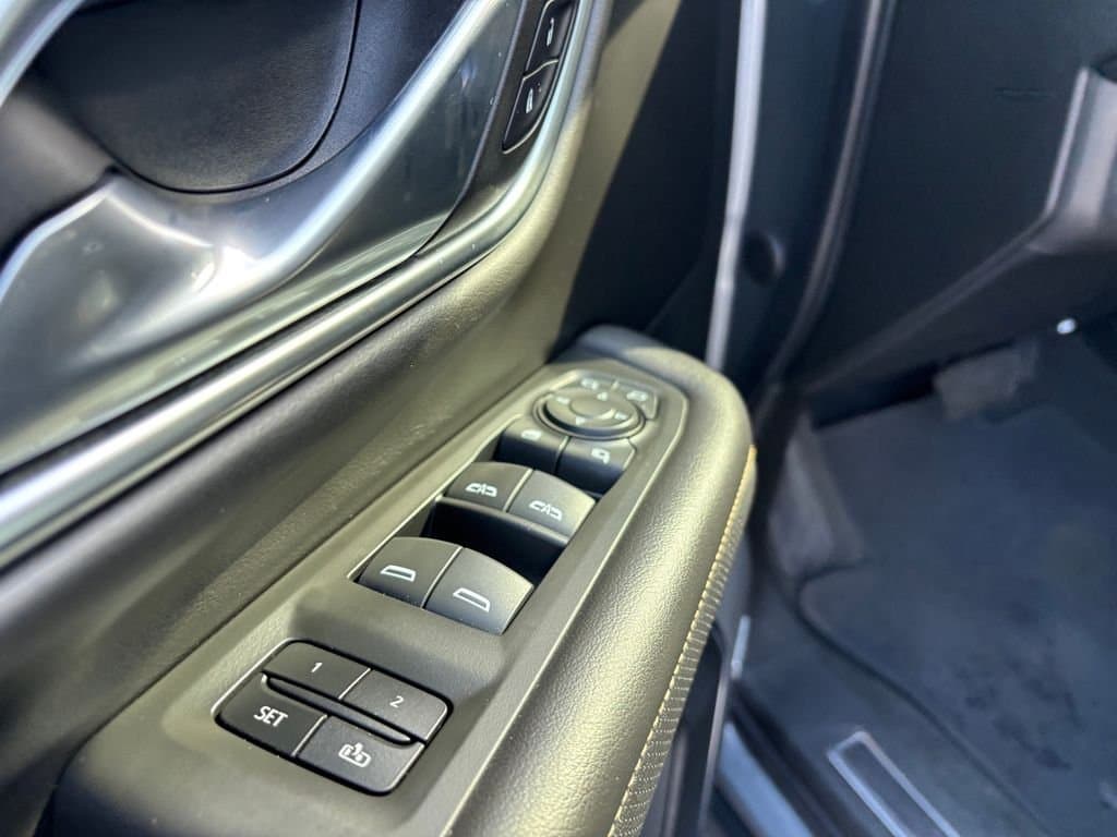 2022 GMC Yukon - Image 24