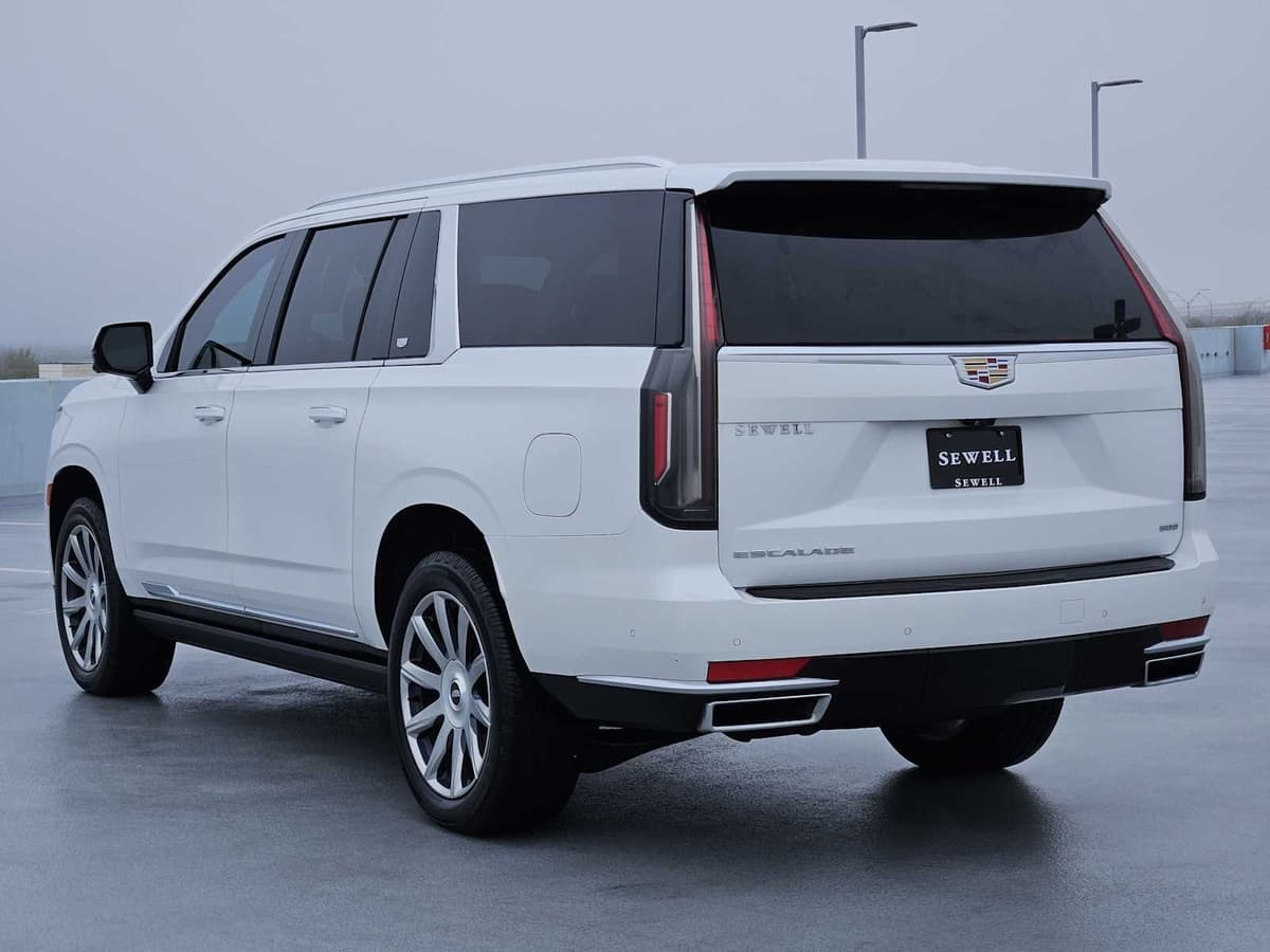 2023 Cadillac Escalade ESV - Image 7
