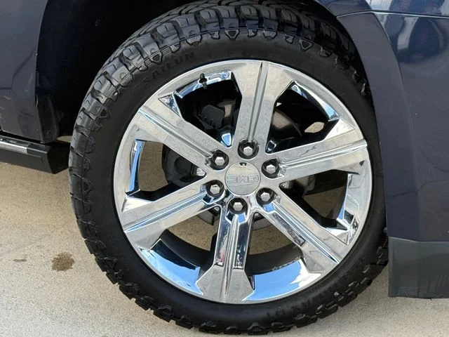 2019 GMC Yukon XL - Image 2