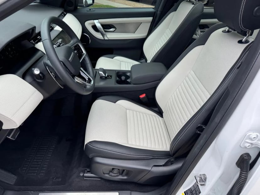 2025 Land Rover Discovery Sport - Image 13