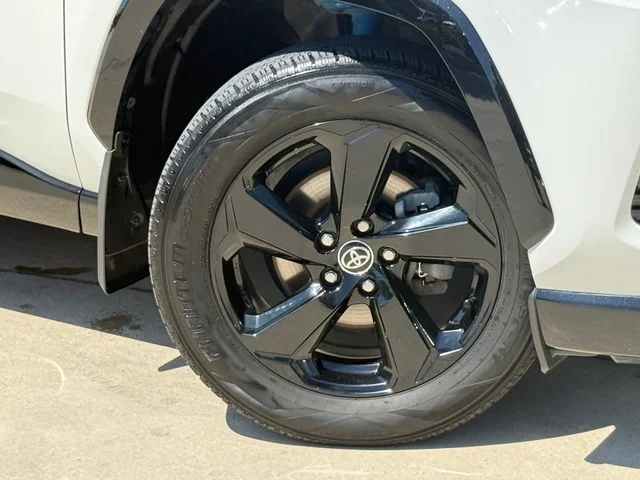 2020 Toyota RAV4 Hybrid - Image 2