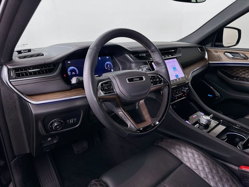 2024 Jeep Grand Cherokee - Image 9