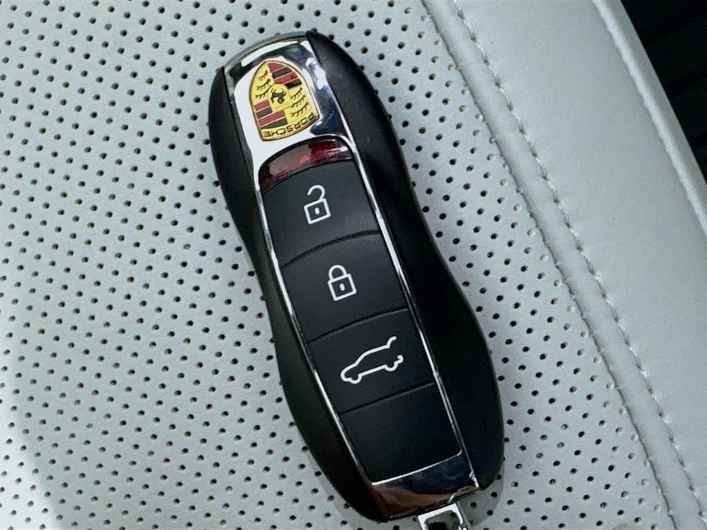 2024 PORSCHE Macan - Image 40