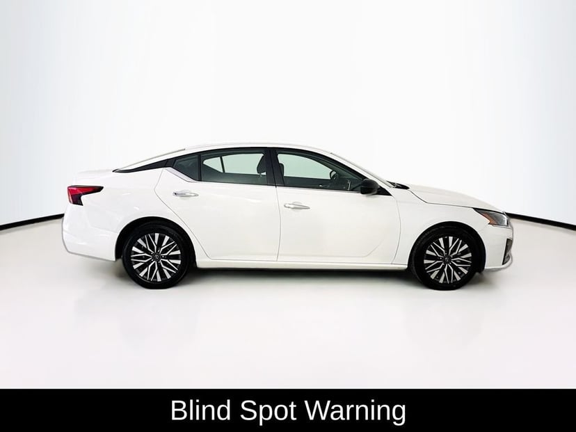 2025 Nissan Altima - Image 8