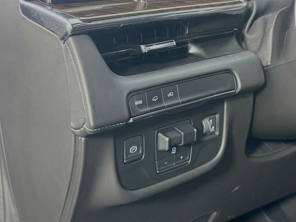 2023 CADILLAC Escalade - Image 13