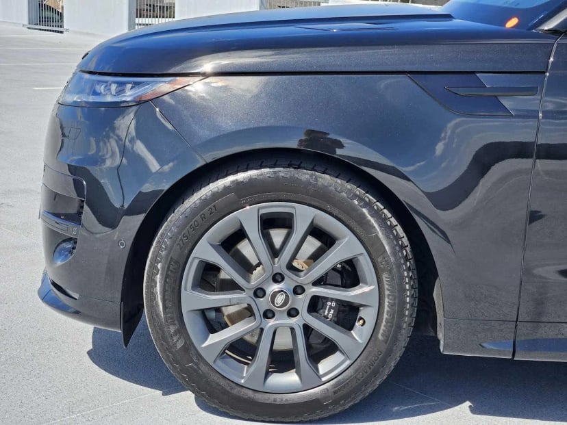 2025 Land Rover Range Rover Sport - Image 9