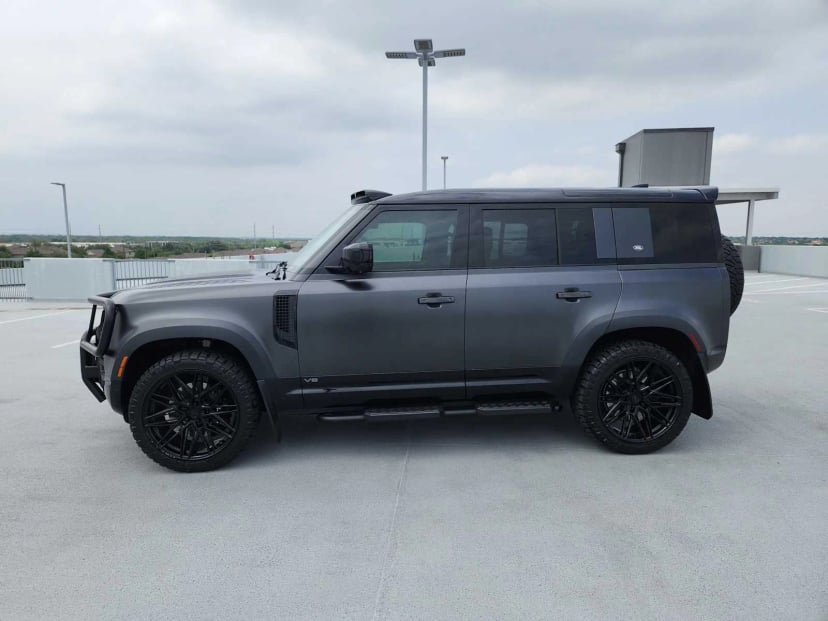 2023 Land Rover Defender - Image 4