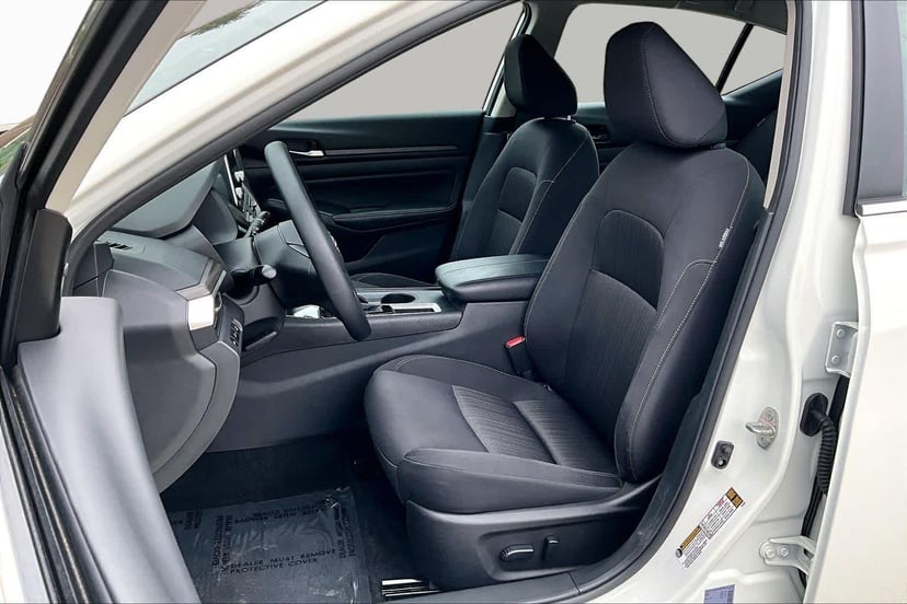 2025 Nissan Altima - Image 8