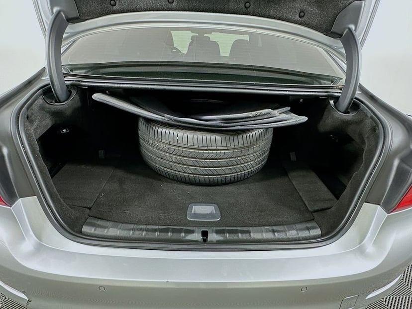2018 BMW 5 Series - Image 27