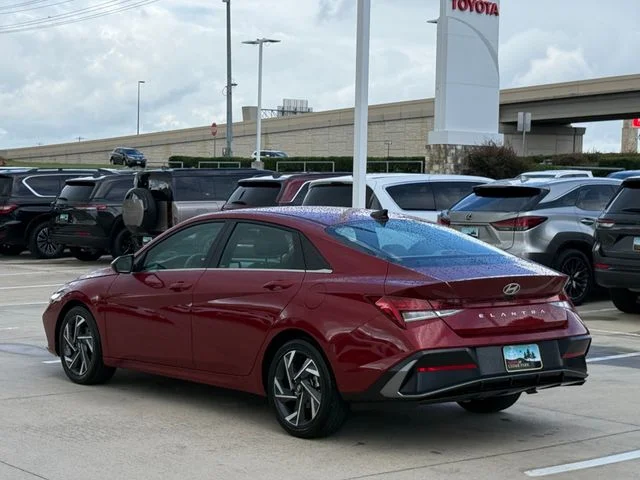 2025 Hyundai Elantra - Image 4