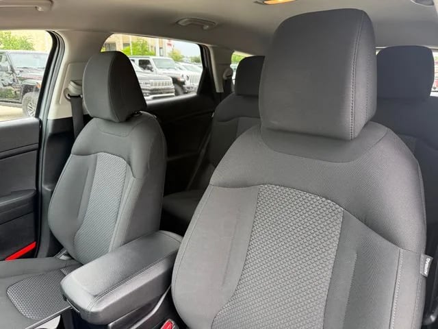 2025 Kia Sportage - Image 10