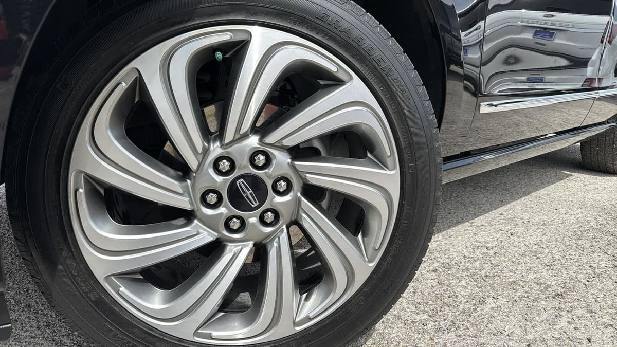 2022 Lincoln Navigator - Image 9