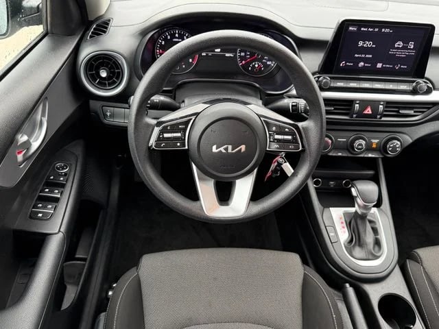 2023 Kia Forte - Image 26