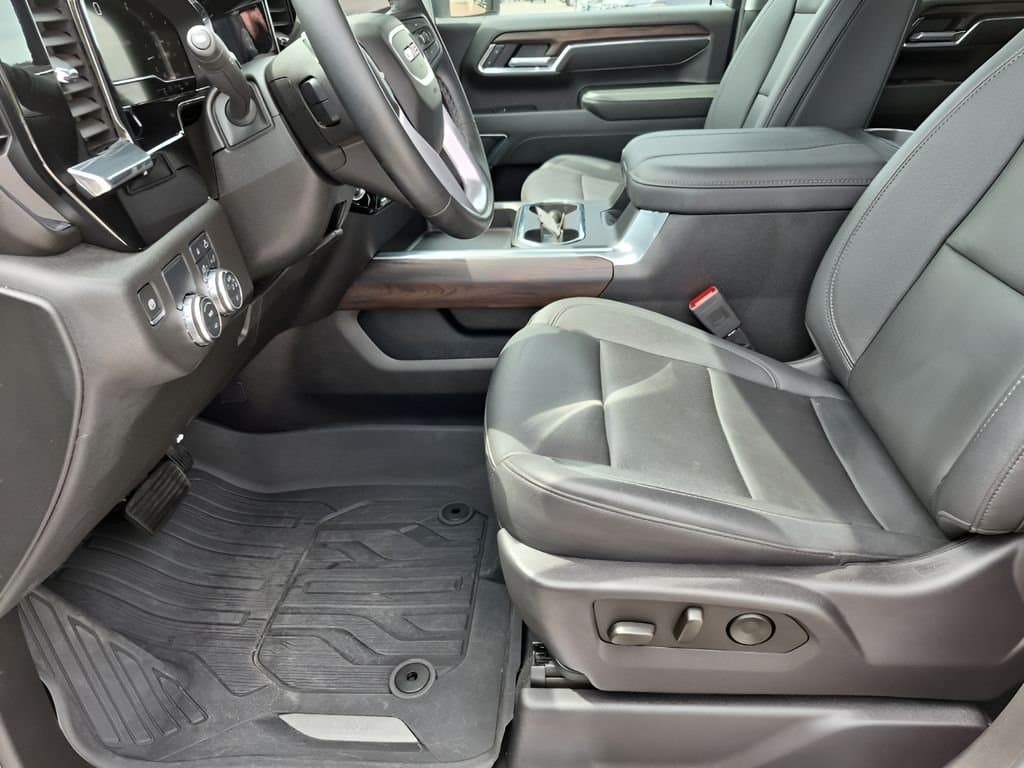 2024 GMC Sierra 2500HD - Image 32