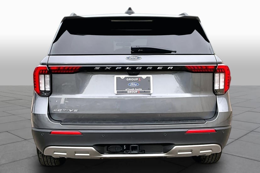 2025 Ford Explorer - Image 4