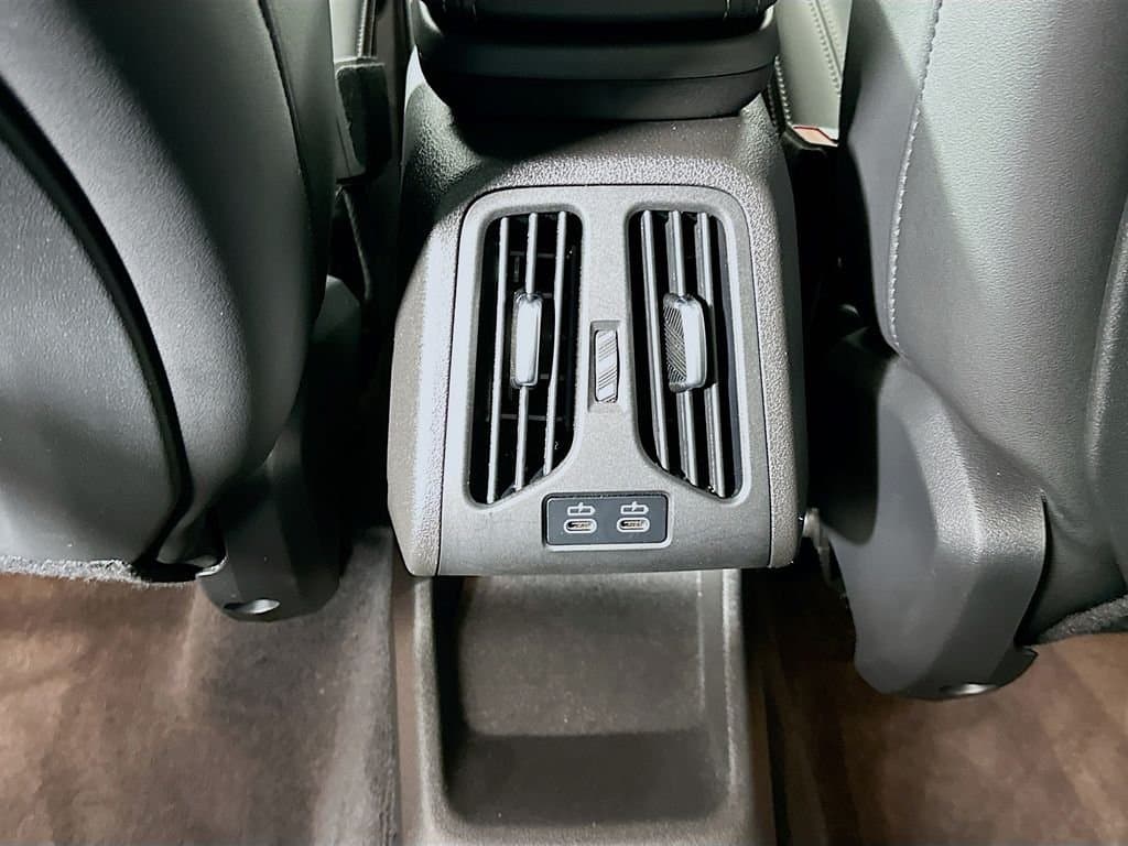 2025 BMW X1 - Image 25