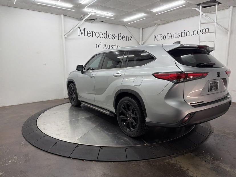 2022 Toyota Highlander - Image 5