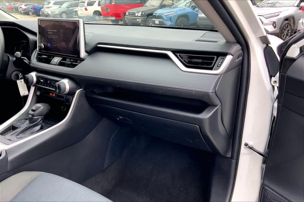 2023 Toyota RAV4 - Image 18