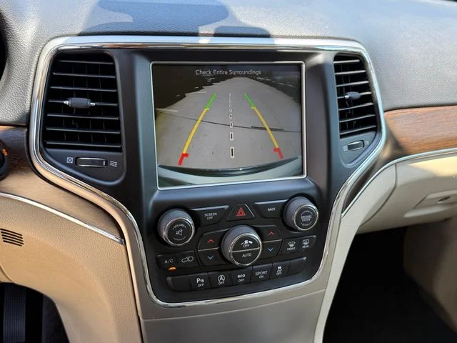 2017 Jeep Grand Cherokee - Image 17