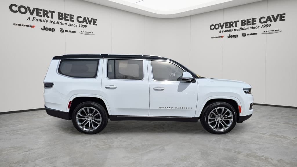 2022 Jeep Grand Wagoneer - Image 11